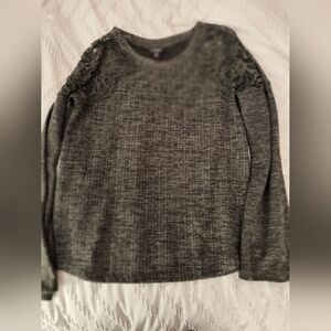 Hannah long sleeve cotton/lace shoulder top